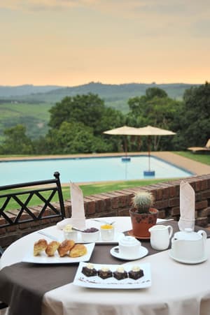 thumbnail: Outdoor dining