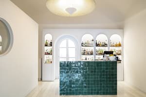 thumbnail: Bar (on property)