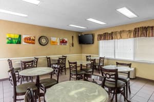 thumbnail: Breakfast area