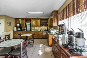 thumbnail: Breakfast area