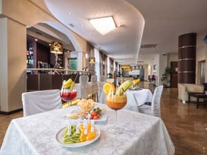 thumbnail: Bar (on property)