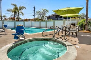 thumbnail: Outdoor pool