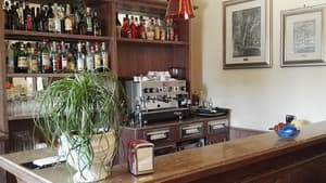 thumbnail: Bar (on property)