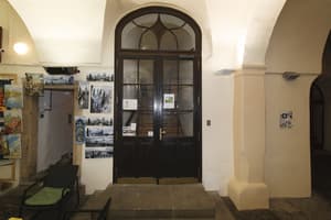 thumbnail: Interior entrance