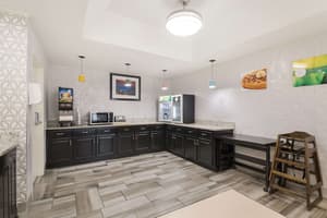 thumbnail: Breakfast area