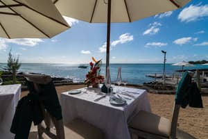 thumbnail: Outdoor dining