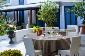 thumbnail: Outdoor dining