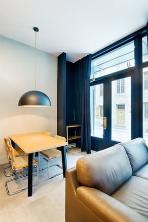 thumbnail: Interior entrance