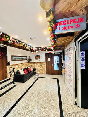 thumbnail: Interior entrance