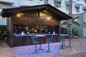 thumbnail: Bar (on property)