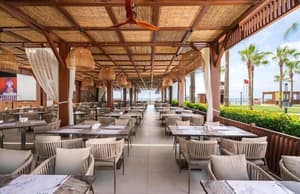 thumbnail: Outdoor dining