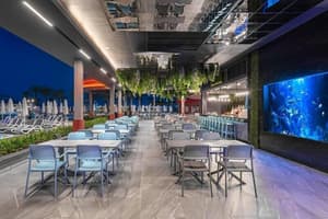 thumbnail: Outdoor dining