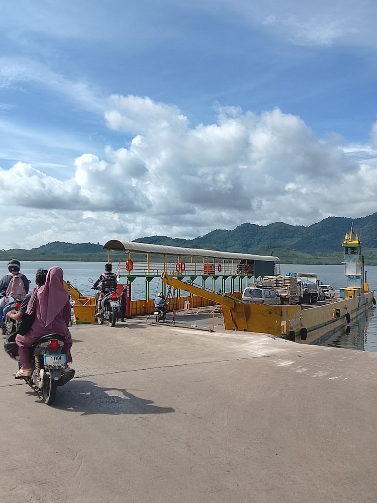 Ferry terminal shuttle