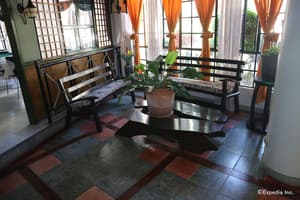 thumbnail: Lobby sitting area