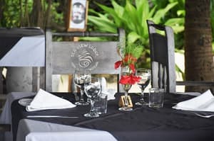 thumbnail: Outdoor dining