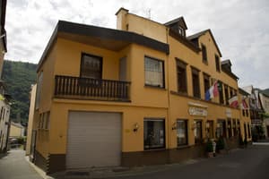 thumbnail: Front of property