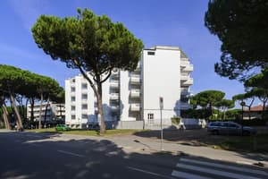 thumbnail: Exterior