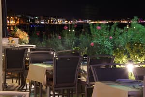 thumbnail: Outdoor dining