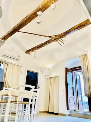 thumbnail: Interior detail