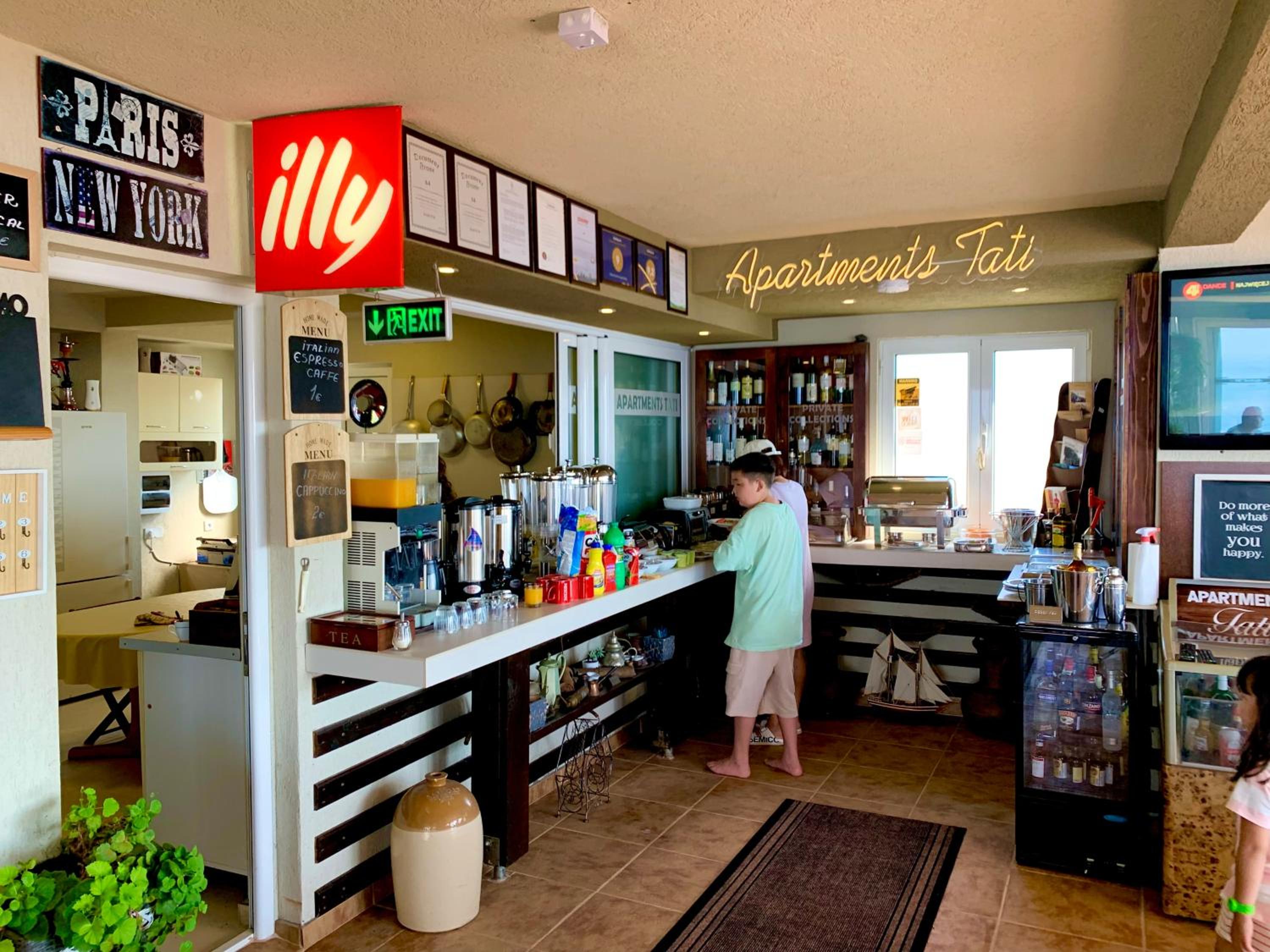 Restaurant-cafeteria
