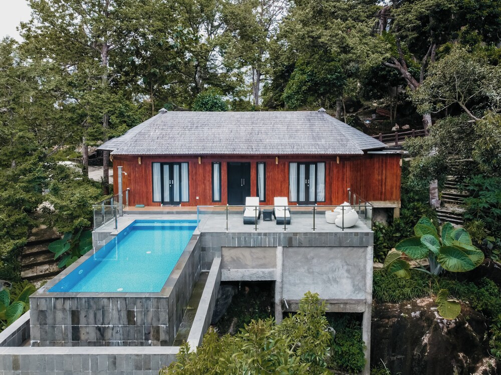 Private pool