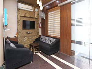 thumbnail: Lobby sitting area