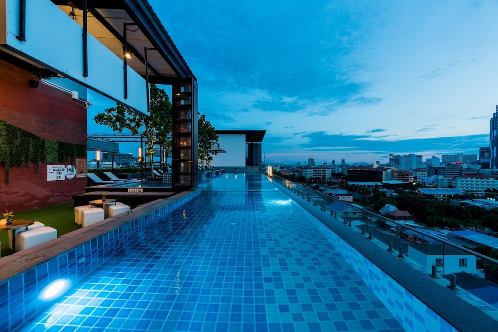 Rooftop pool