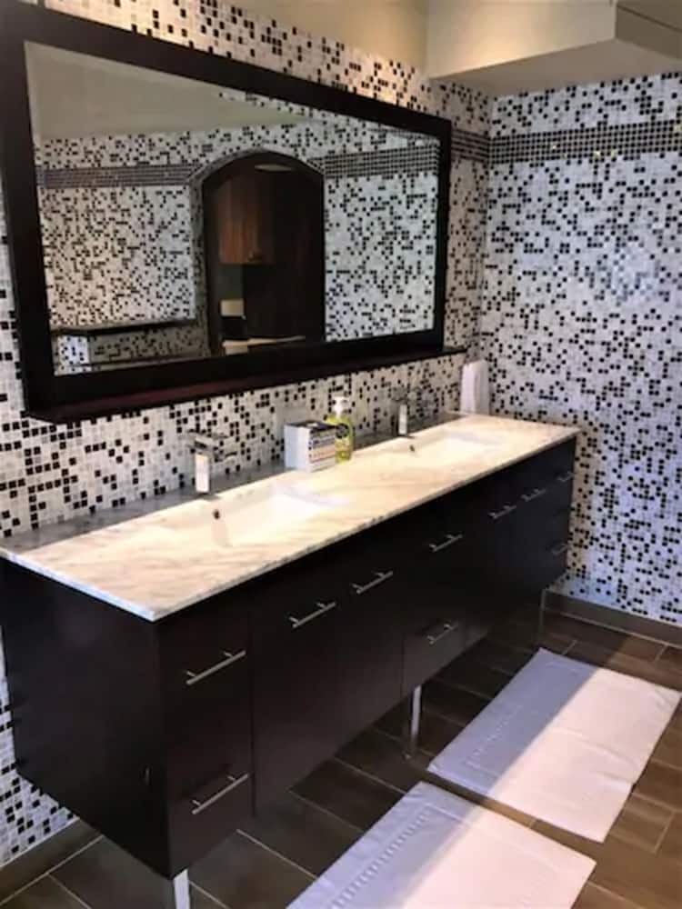 Bathroom sink