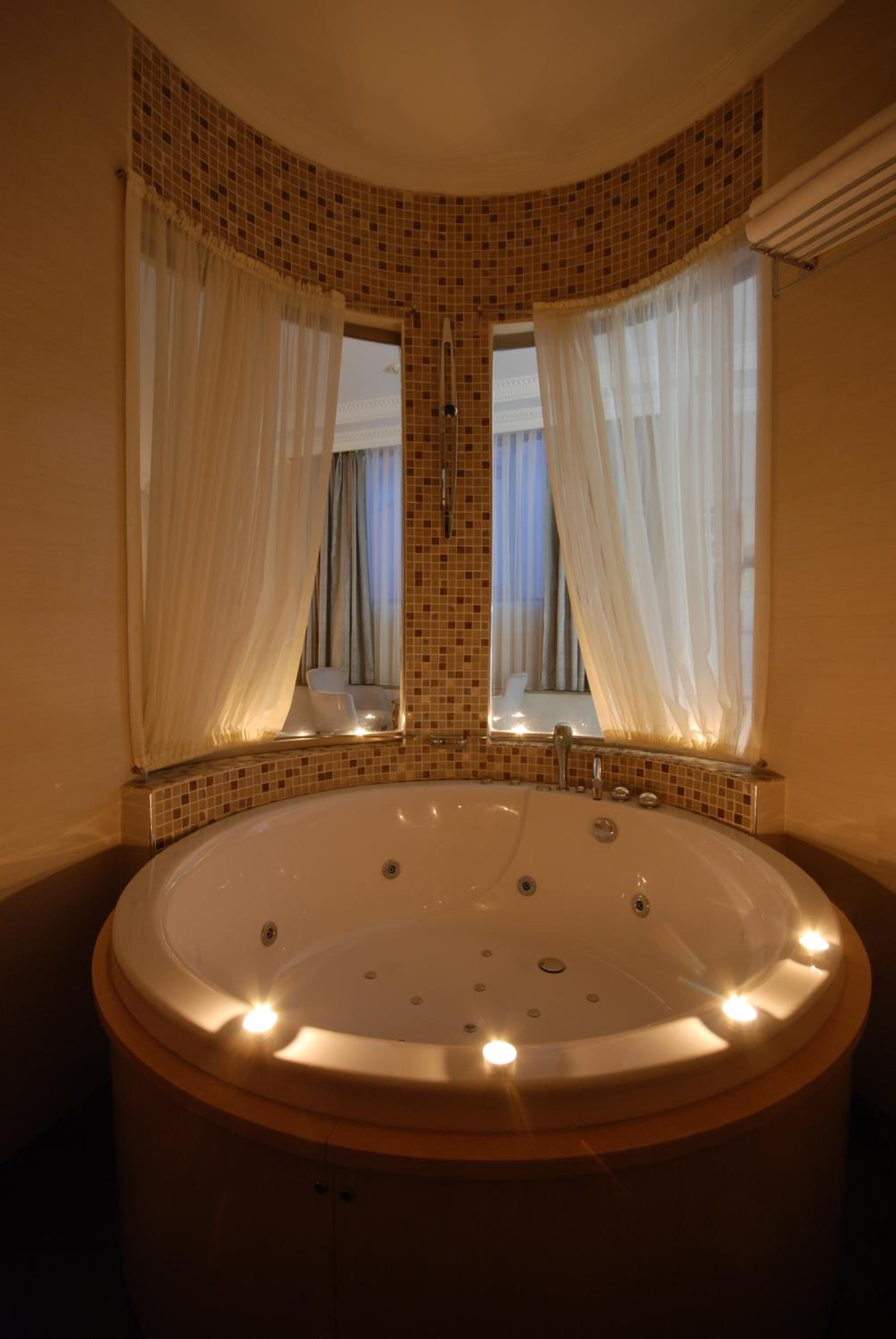 Swimming pool-spa