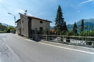 thumbnail: Front of property
