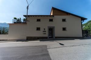 thumbnail: Front of property