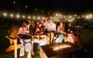 thumbnail: Poolside bar