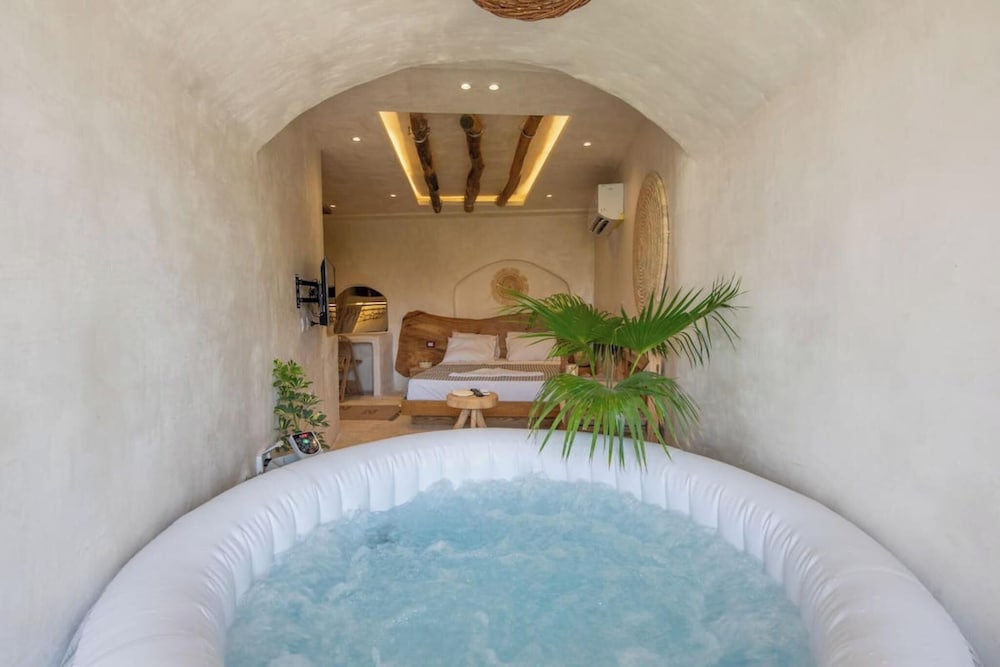 Private spa tub