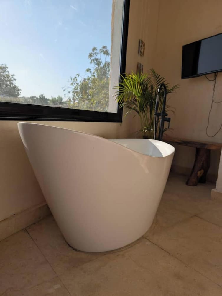 Private spa tub