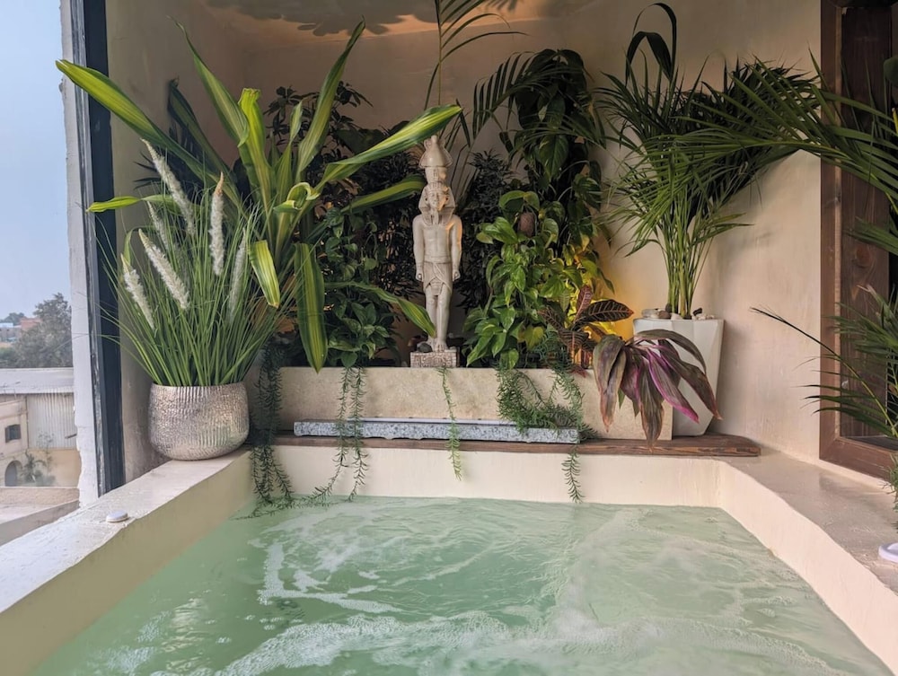 Private spa tub