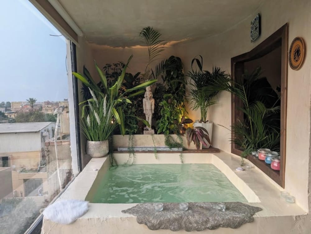 Private spa tub