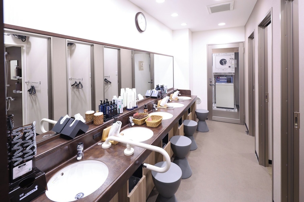 Bathroom amenities