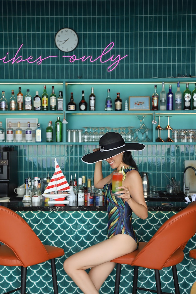 Poolside bar