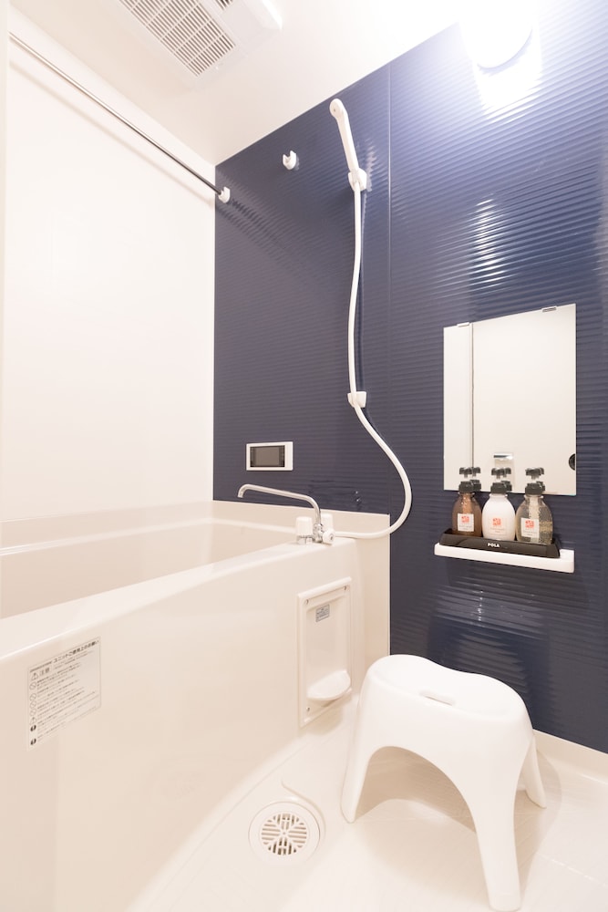 Deep soaking bathtub