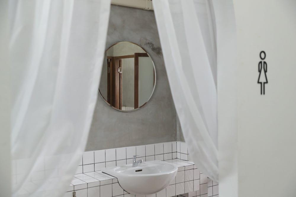 Bathroom sink