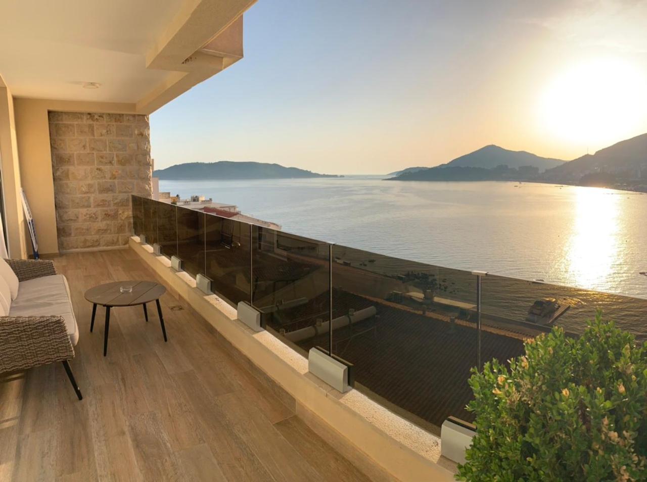 Swimming pool-spa