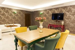 thumbnail: Bar (on property)