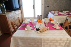 thumbnail: Breakfast area