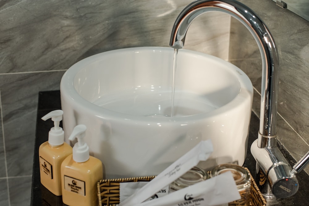 Bathroom sink