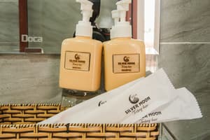 thumbnail: Bathroom amenities