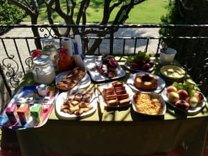 thumbnail: Breakfast area