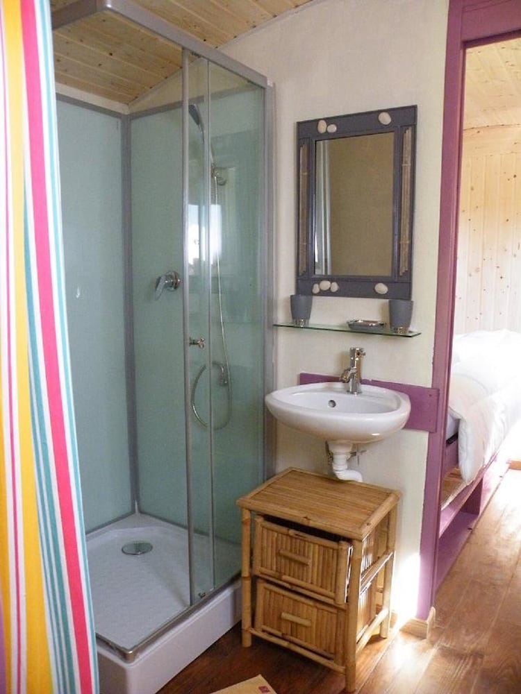Bathroom shower