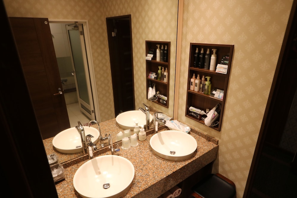 Bathroom sink