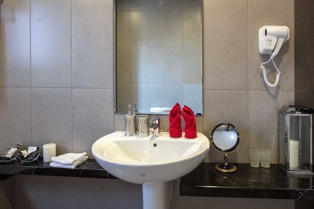 Bathroom sink