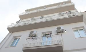 thumbnail: Front of property